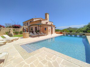 Outdoor pool, pool loungers