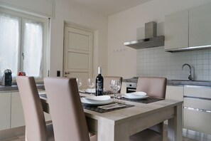 Fridge, oven, stovetop, coffee/tea maker - Stefi House 1 M0230450729 (Malcesine)