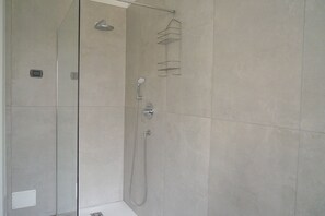 Hair dryer, towels, toilet paper - Stefi House 1 M0230450729 (Malcesine)