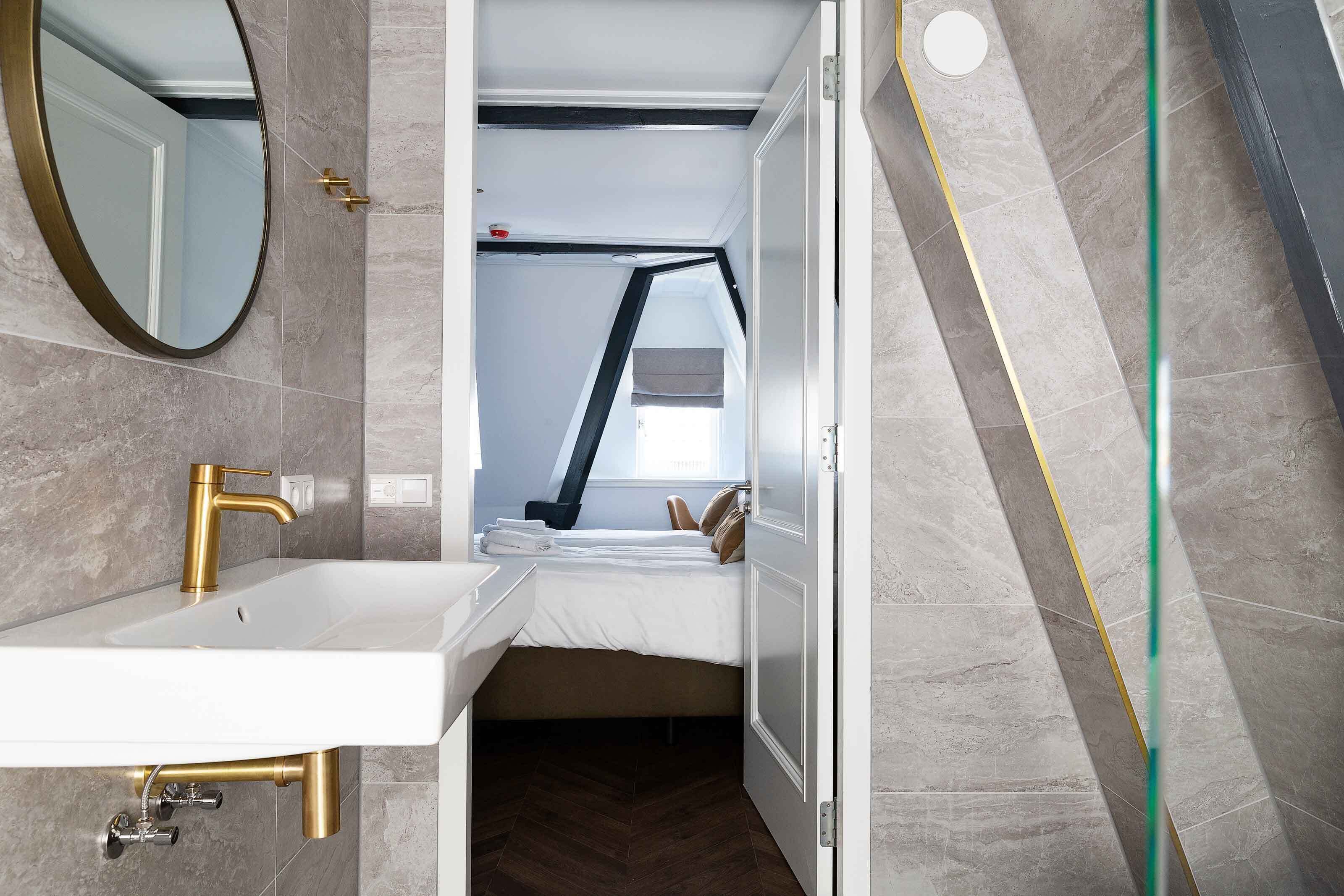 Economy Twin Room | Bathroom sink