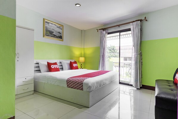 Desk, free WiFi, bed sheets
