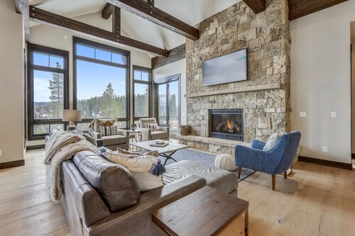 Barton Creek Vista: Spacious 6BR home in Breckenridge with stunning mountain views!