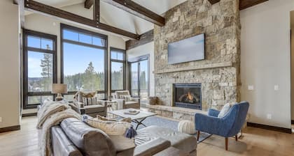 Barton Creek Vista: Spacious 6BR home in Breckenridge with stunning mountain views!