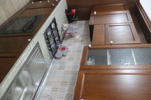 Geladeira, fogão, cooktop, lava-louças