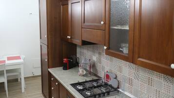 Réfrigérateur, four, plaque de cuisson, lave-vaisselle