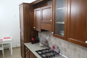 Geladeira, fogão, cooktop, lava-louças