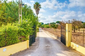 Property grounds - Stunning Villa “Sa Sini” with Pool, Garden Air Conditioning & Wi-Fi (BUGER)