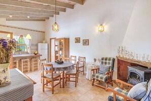 Interior - Stunning Villa “Sa Sini” with Pool, Garden Air Conditioning & Wi-Fi (BUGER)