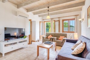 Fernseher, Kamin, DVD-Player, Stereoanlage