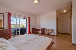 5 chambres, fer et planche Ă repasser, Wi-Fi gratuit, draps fournis