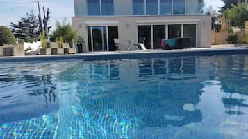 Piscina externa, piscina aquecida