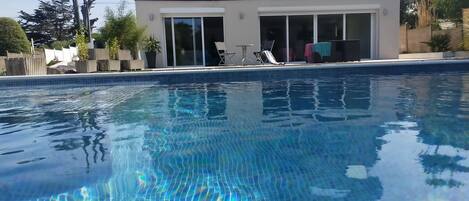 Ulkouima-allas, lämmitetty uima-allas