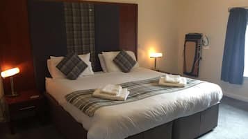 Desk, soundproofing, iron/ironing board, free WiFi