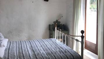 3 bedrooms, bed sheets