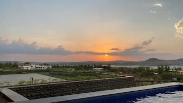 Außenpool, Liegestühle