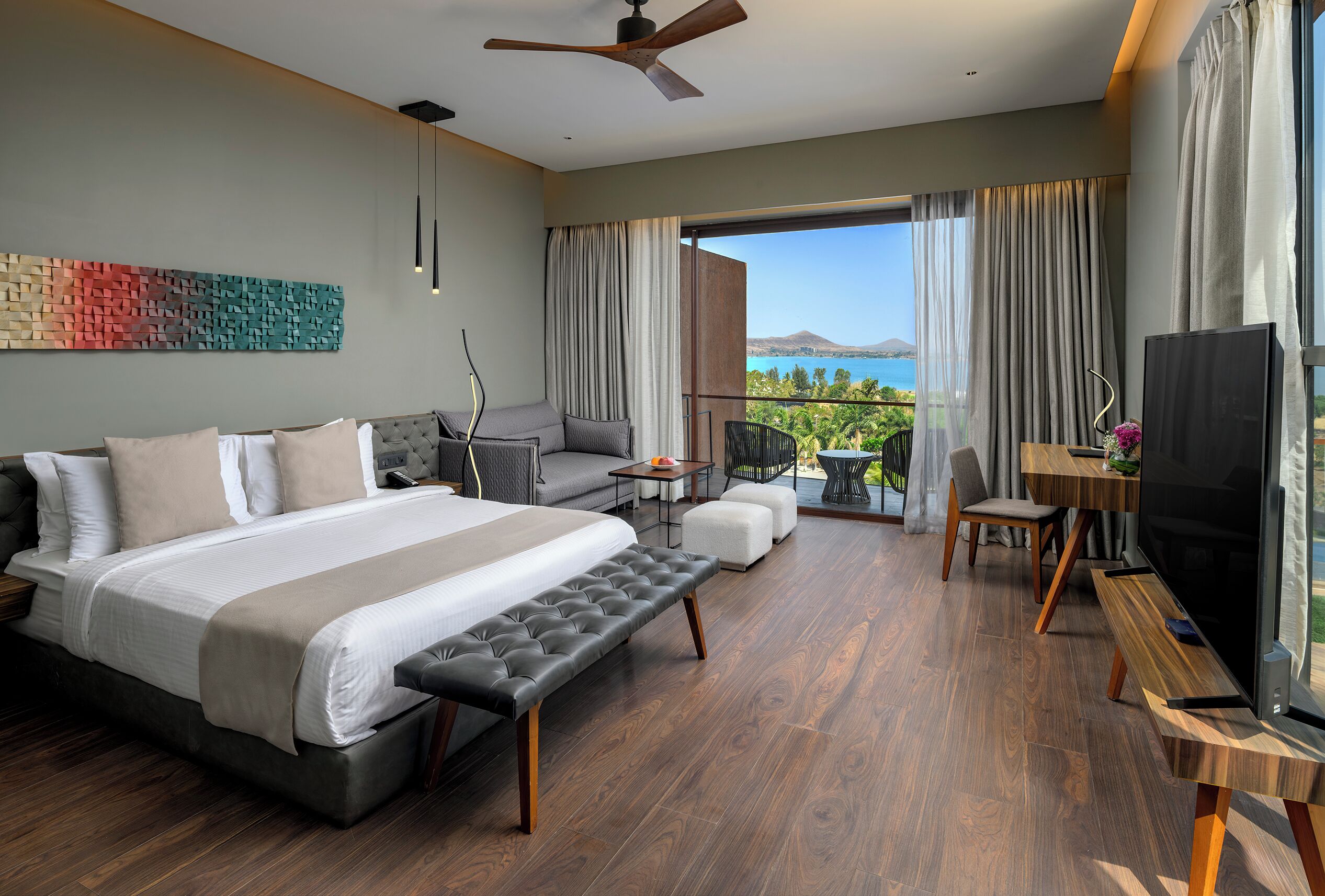 Deluxe Room, Lake View | Premium bedding, down duvets, memory-foam beds, minibar