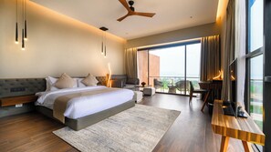 Kahden hengen junior-huone, 1 keskisuuri parisänky | Ylelliset vuodevaatteet, untuvapeitot, memory foam -patjalliset sängyt