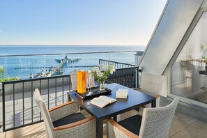 Outdoor dining - SPA penthouse with roof terrace and sauna (Sellin)