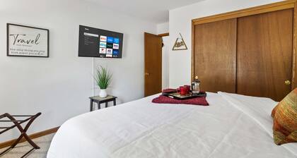 King Bed - FAST WiFi - Near Froedtert