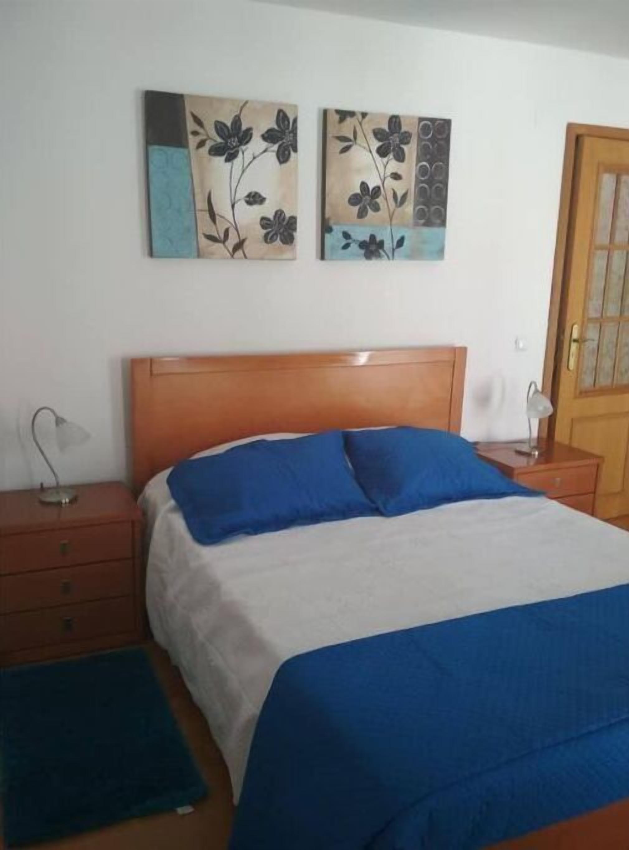 2 camere, culla da viaggio, lenzuola