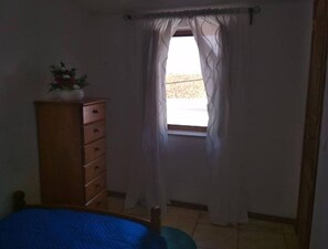 2 bedrooms, travel cot, bed sheets