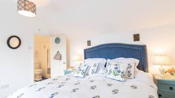 4 bedrooms, Egyptian cotton sheets, iron/ironing board, WiFi