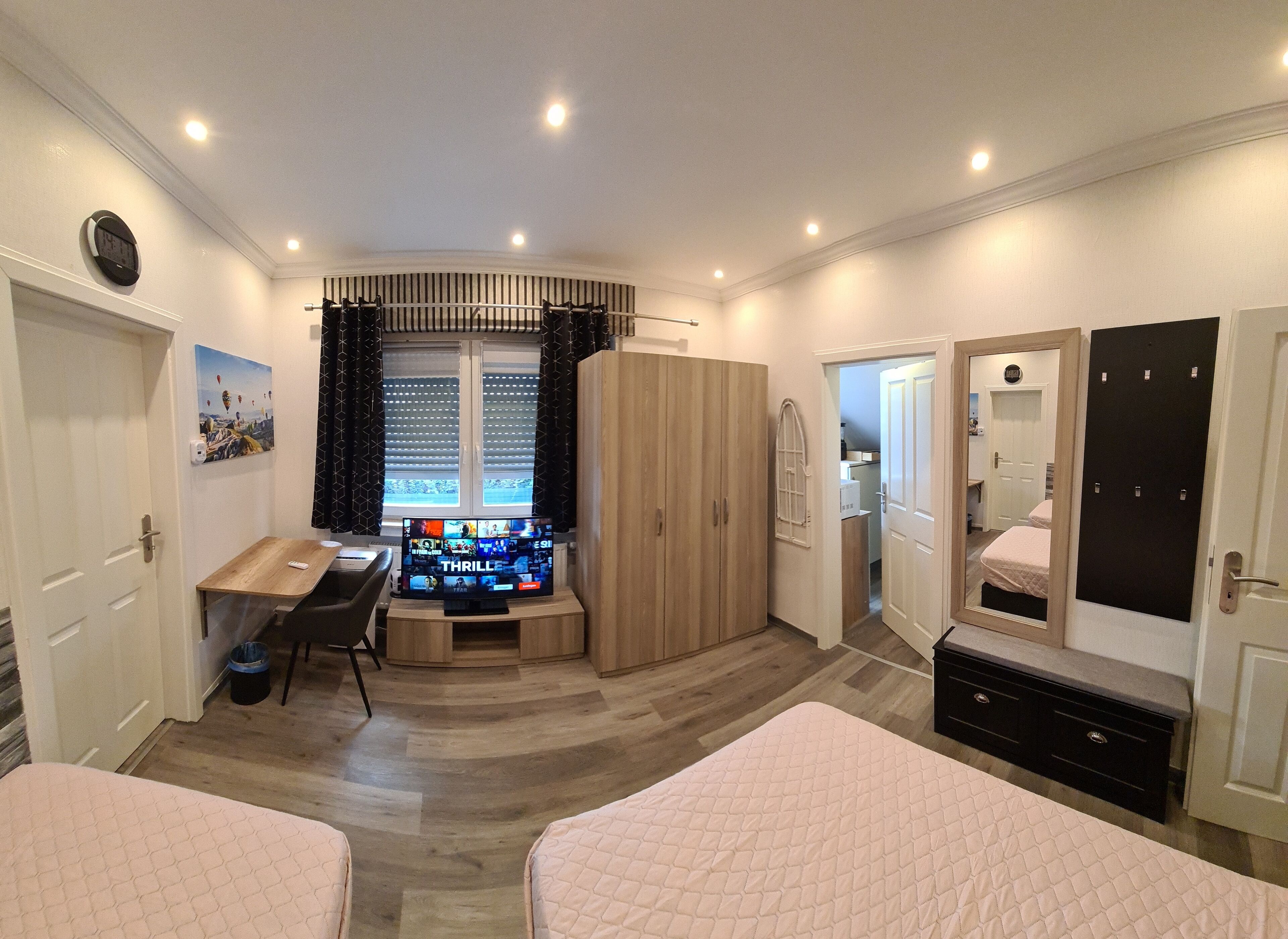 2 Schlafzimmer, Zimmersafe, Schreibtisch, Bügeleisen/Bügelbrett