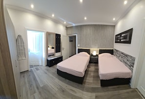 2 bedrooms, in-room safe, desk, iron/ironing board