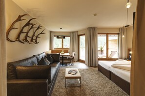 Superior Suite | Living area - Almhof Family Resort & SPA (Gerlos)