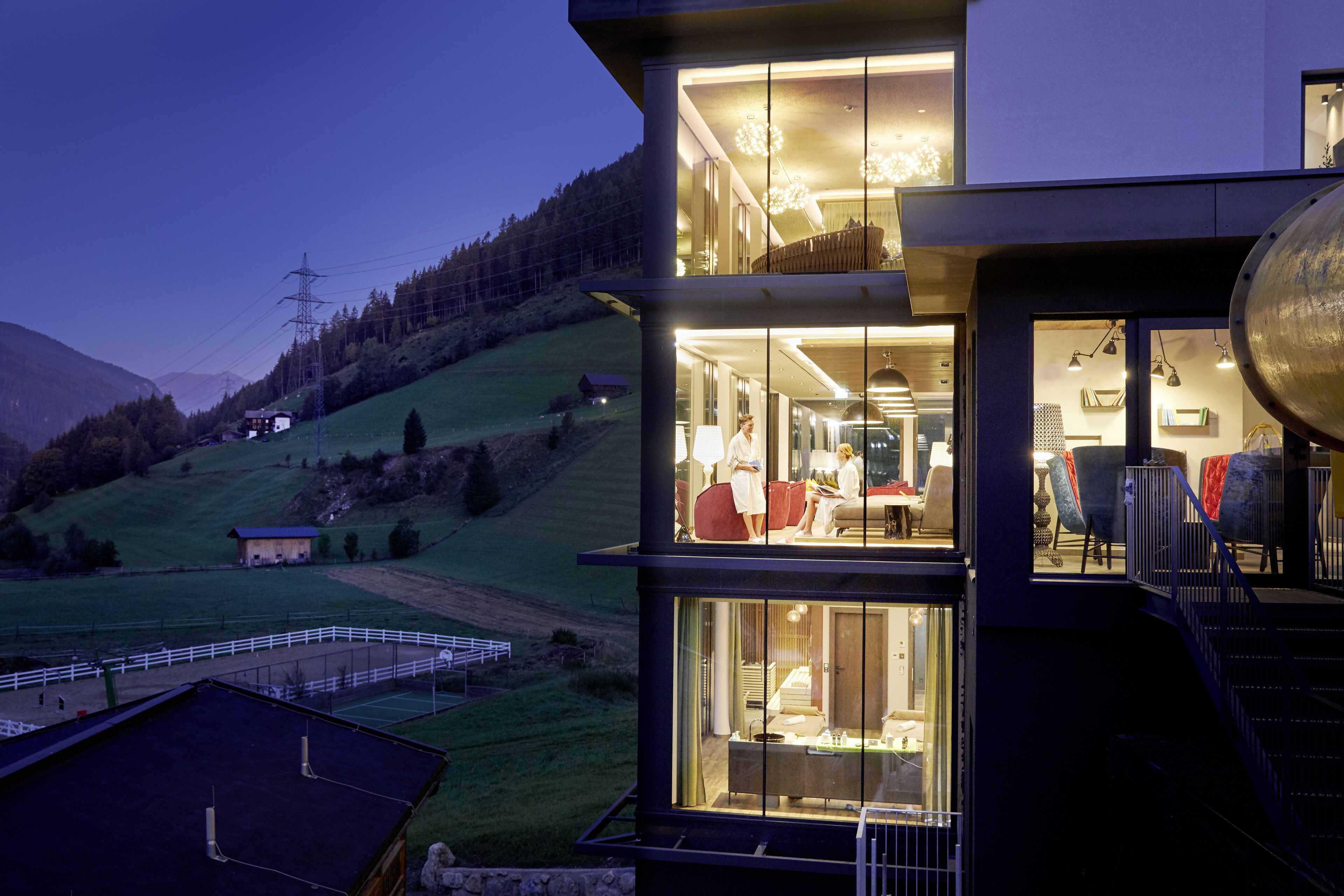 Couples treatment rooms, sauna, hot tub, steam room, body treatments