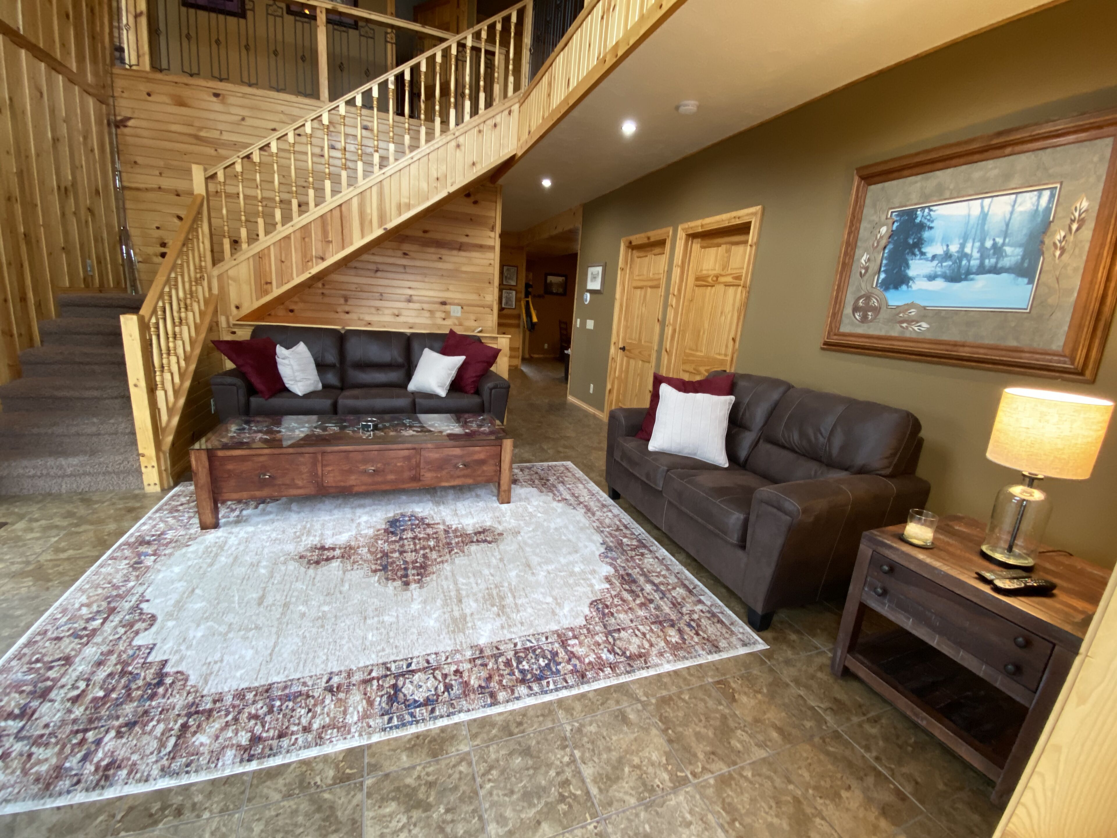 Smart TV, lareira, pebolim, aparelho de som