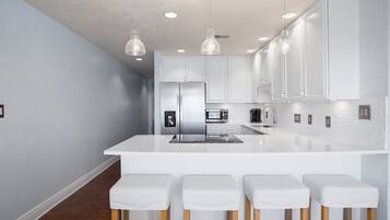 Fridge, microwave, stovetop, dishwasher