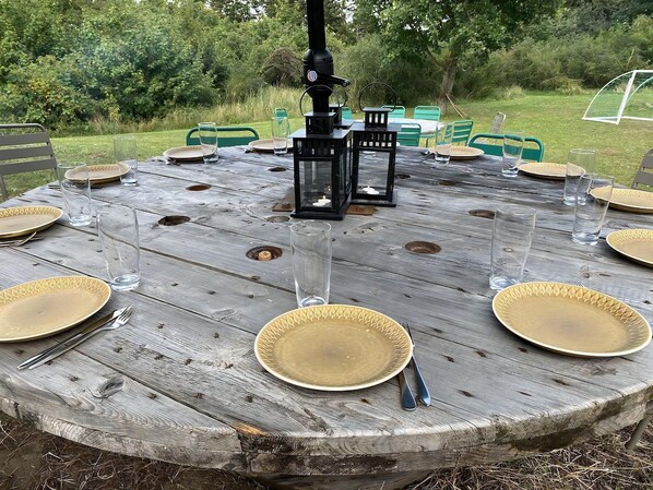 Outdoor dining