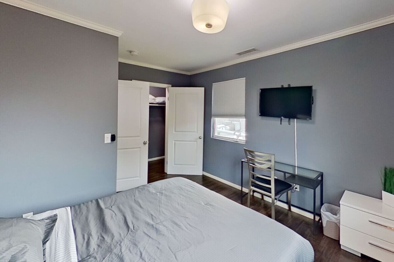 2 Schlafzimmer, Schreibtisch, Bügeleisen/Bügelbrett, WLAN