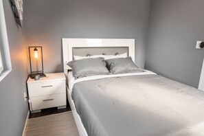 2 habitaciones, escritorio, tabla de planchar con plancha y wifi 