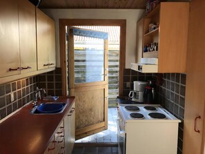 Stovetop, coffee/tea maker, electric kettle