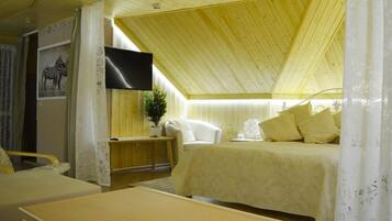 Premium bedding, blackout curtains, iron/ironing board