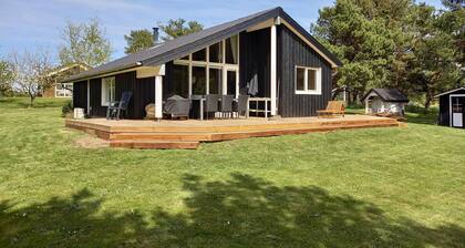 Nice home in Farsø w/
