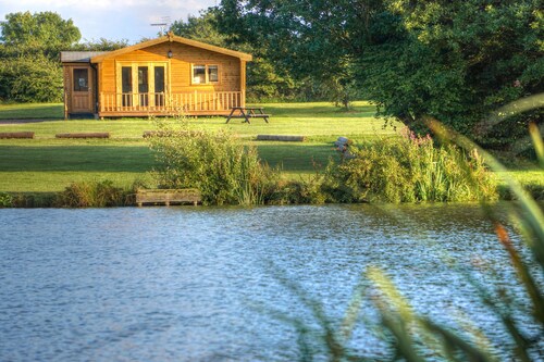 Stunning Award Winning Lakeside Lodge perfect for fishing 