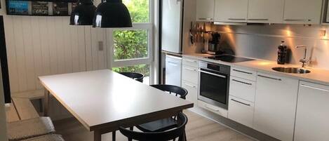MikrovÄgsugn, diskmaskin, kaffe- och tebryggare och vattenkokare