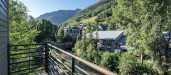 Cloud Nine! Walk to Gondola | Top Floor on River