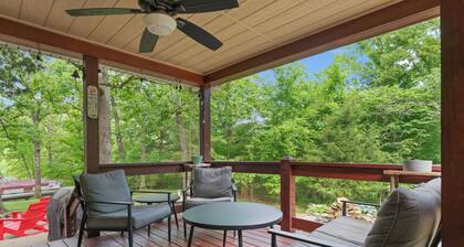 Charming! Private and cozy Nolin Lake cottage near Mammoth Cave National Park.