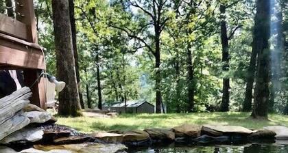 Charming! Private and cozy Nolin Lake cottage near Mammoth Cave National Park.