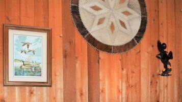 Cabin (The Lodge on Shawnee Trail) | Living room | TV, fireplace