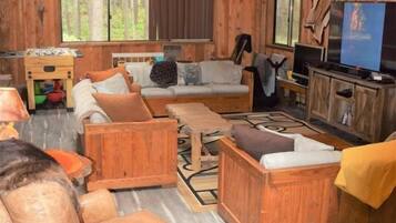 Cabin (The Lodge on Shawnee Trail) | Living room | TV, fireplace