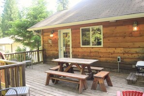 Cabin (Cougar Cabin) | Balcony - Cougar Cabin (Packwood)