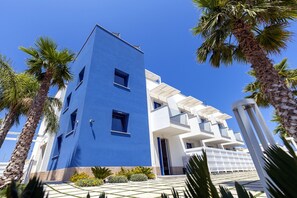 ด้านหน้าที่พัก