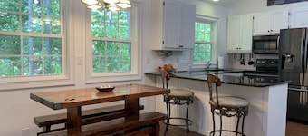 The “Wood”shop, 2 bedroom loft apartment on a quiet cove. 