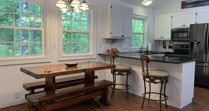 The “Wood”shop, 2 bedroom loft apartment on a quiet cove.