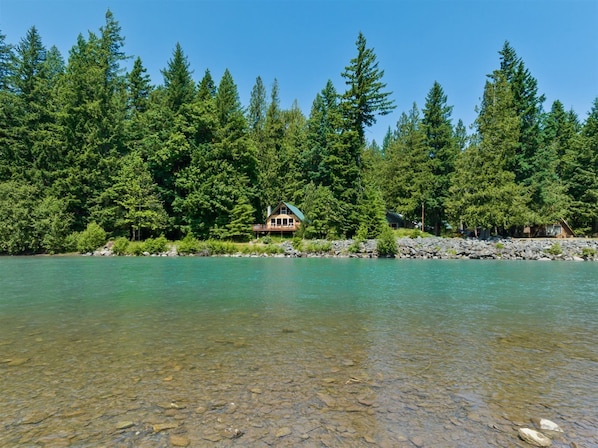 Cabaña (Cowlitz River Cabin) | Exterior